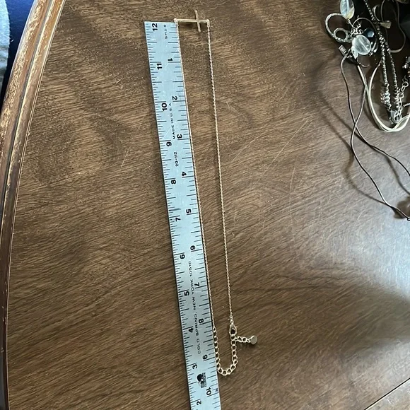 Goldtone horizontal cross - Picture 2 of 3